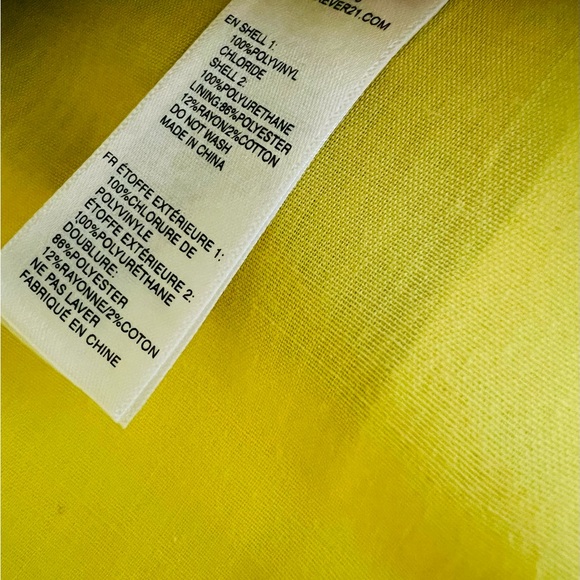 Blue and cream clutch with vibrant yellow interior lining. Button closure - Picture 6 of 8